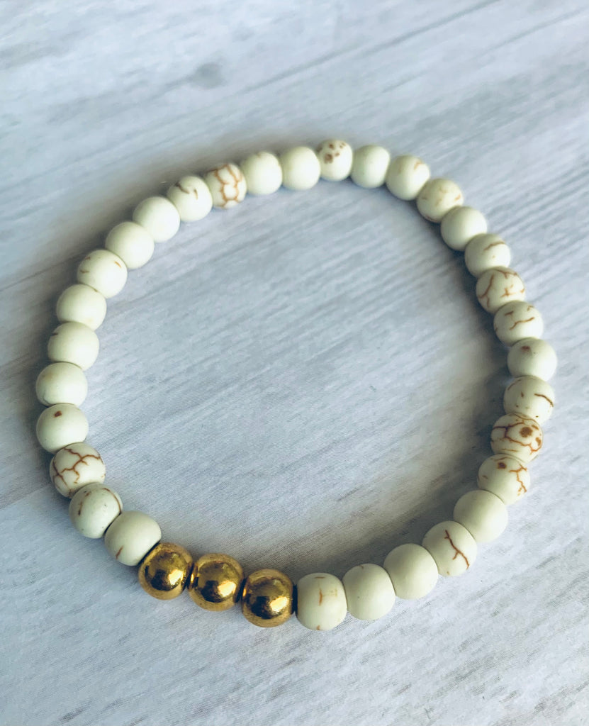 howlite with gold hematite beads beracelet beeeesoft from beeeeu